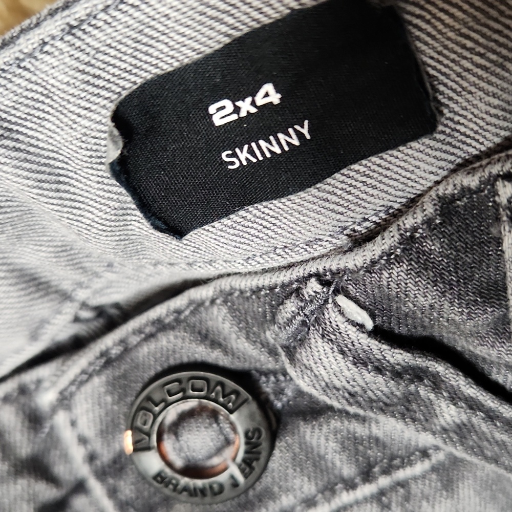 Volcom Men's Charcoal Skinny Jeans - Picture 9 of 12